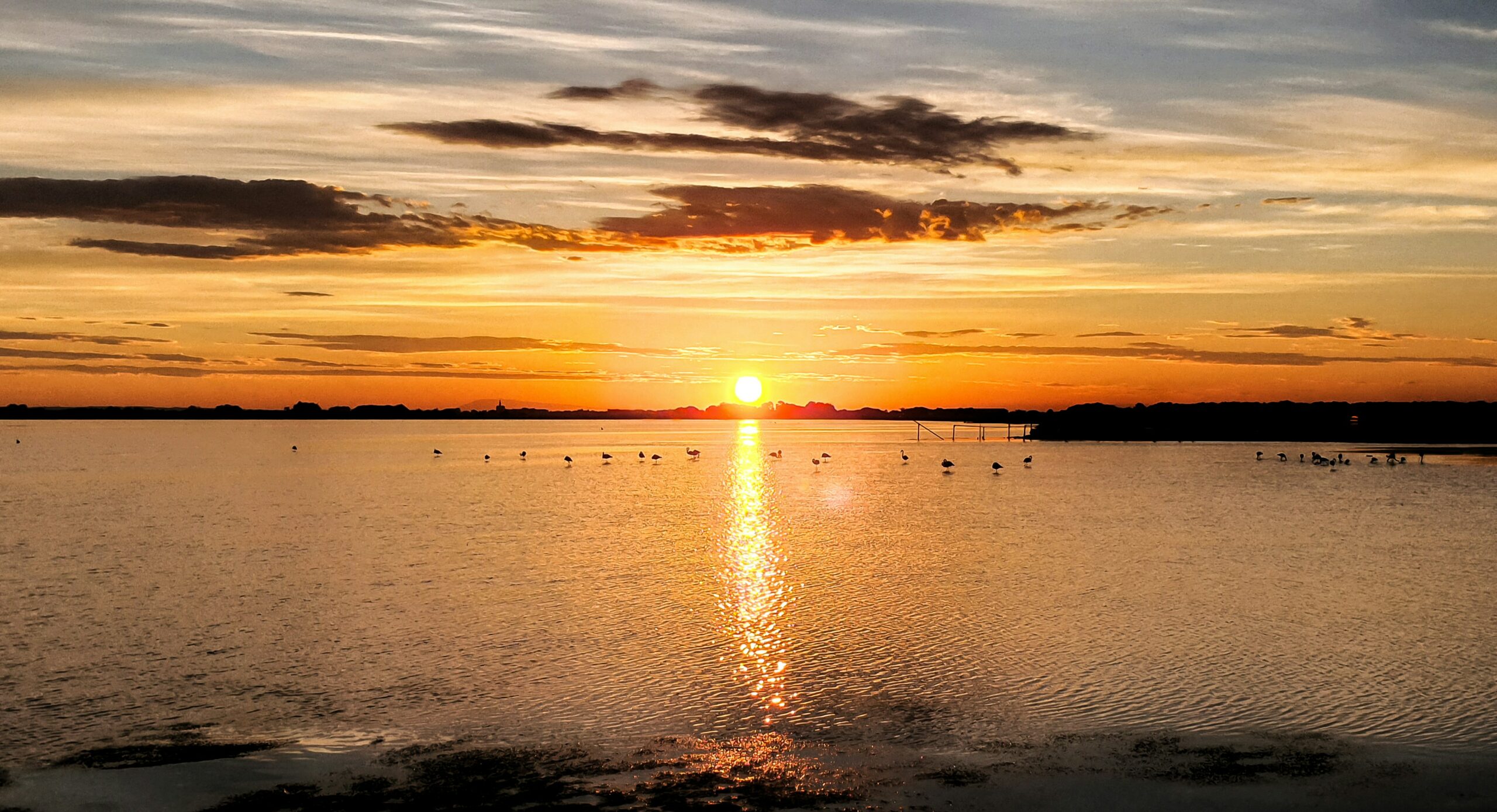 Levé de soleil à Montpellier. Un nouveau jour symbolisant le commencement, la genèse.